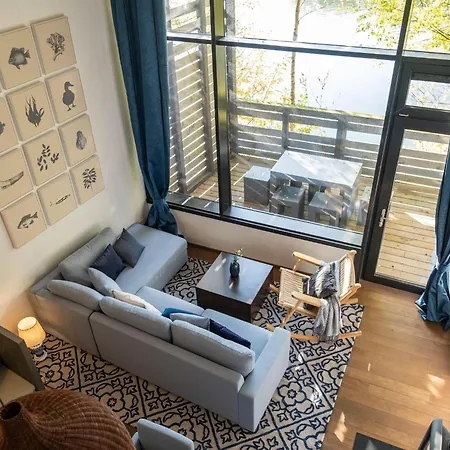 펜션 Spacious Mansion For 4 Guests