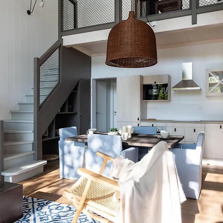 Spacious Mansion For 4 Guests